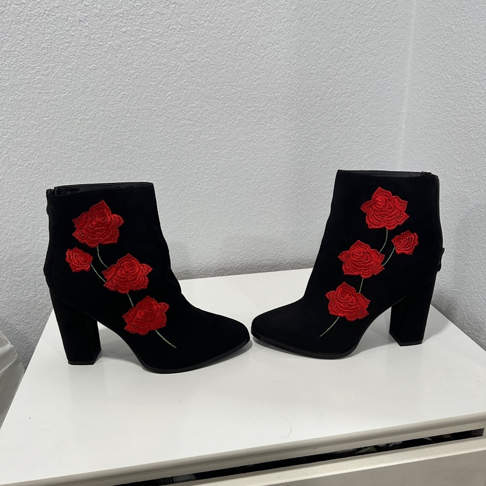 Nastygal Floral Heeled Boot / Women’s 7